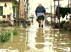 Din cauza inundatiilor apa din fantani nu mai putea fi utilizata