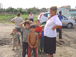 Imaginea unei familii de rromi aradeni