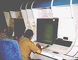 In timpul Revolutiei romane Centrul de Dirijare a fost bombardat cu informatii electronice false - Virtual Arad News (c)2005