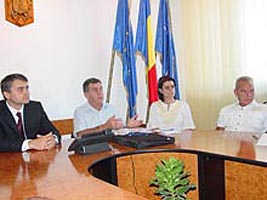 IPJ Arad a gazduit seminarul "Siguranta in marketing" sustinut de politisti elvetieni