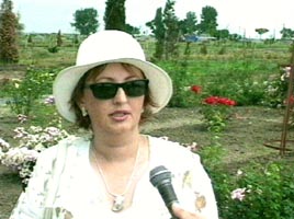 La Mandruloc, Mihaela Buzatu are cel mai mare rozariu din tara