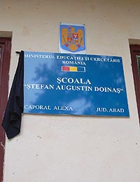 La scoala din Caporal Alexa a fost omagiat Stefan Augustin Doinas - Virtual Arad News (c)2005
