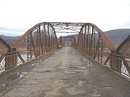 Podul de la Savarsin creaza dispute intre fostii si actualii guvernanti - Virtual Arad News (c)2005