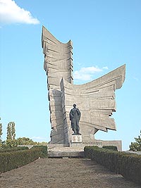 Pregatiri de comemorare la Monumentul de la Paulis - Virtual Arad News (c)2005