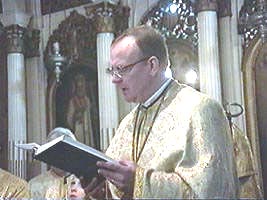 Preotul paroh Ioan Tulcan adreseaza credinciosilor cuvinte inaltatoare