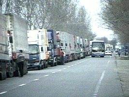 Transportatorii au blocat soseaua Arad-Nadlac