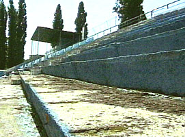 Tribunele stadionului ACU sunt in stare de degradare avansata