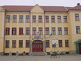 Cladirea Liceului "Csiky Gergely" a fost retrocedata - Virtual Arad News (c)2006