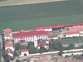 De Sfanta Maria numerosi credinciosi au preferat sa mearga la Manastirea Gai - Virtual Arad News (c)2006