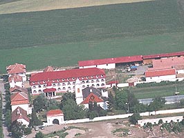 De Sfanta Maria numerosi credinciosi au preferat sa mearga la Manastirea Gai - Virtual Arad News (c)2006