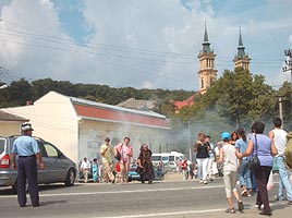 De Sfanta Maria politia dirijeaza traficul in zona Manastirii Radna - Virtual Arad News (c)2006