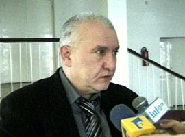 Directorul Teatrului "Ioan Slavici" - Laurian Oniga la conferinta de presa