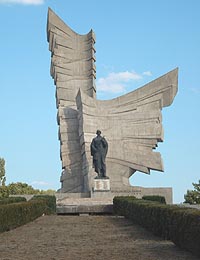 Guvernul Romaniei se opune ridicarii langa Monumentul de la Paulis a unei replici maghiare - Virtual Arad News (c)2006
