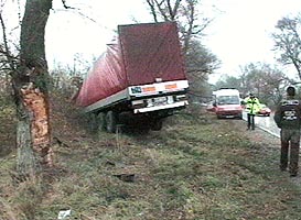 In apropiere de Simand un TIR a produs un accident