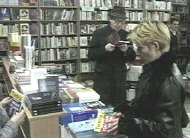 In librarii au aparut multe carti care trebuiesc citite