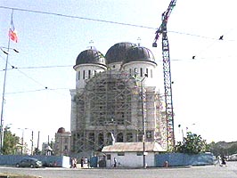 La Catedrala noua mai trebuie pusa si crucea pe cupola centrala