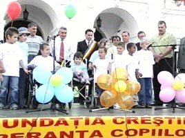 Marsul persoanelor cu dizabilitati s-a finalizat in fata Palatului Administrativ