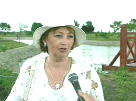 Mihaela Buzatu a creat in apropierea Aradului un parc floricol