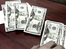 Politistii aradeni au descoperit un falsificator de valuta