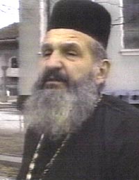Preotul Ioan Dascau prezinta cu mandrie realizarile bisericii din Almas