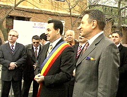 Primarul Gheorghe Falca si ministrul Radu Berceanu la inaugurarea unor obiective