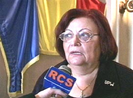 Profesoara Dorina Ardelean prezinta structurile asociatiei