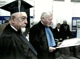 Scriitorul Paul Everac a fost investit cu titlul "Doctor Honoris Causa" la UVVG