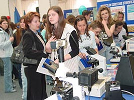 Targul educational de la UVVG a atras tinerii absolventi de liceu