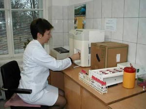 Carne de pui infectata cu salmonella descoperita in laboratoarele aradene