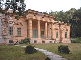 Castelul de la Odvos necesita reparatii - Virtual Arad News (c)2007