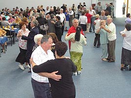 Distractie maxima la balul pensionarilor