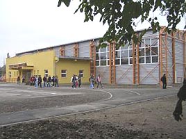 Elevii de la Liceul Pedagogic au primit cadou o sala de sport