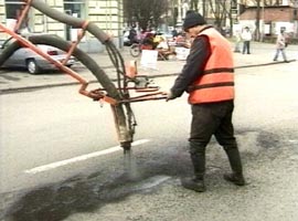Firmele care repara drumurile sunt selectionate cu atentie