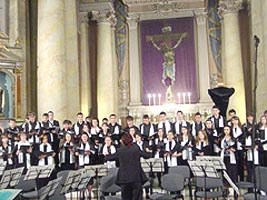 Formatiile Liceului de Arta concertand la Catedrala Catolica