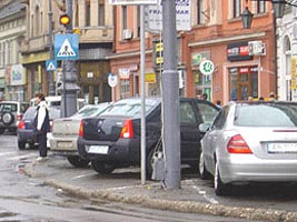 Inca parcarea se face haotic in Arad - Virtual Arad News (c)2007