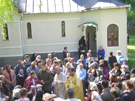 La "Feredeul de sus" de hramul manastirii s-au adunat sute de credinciosi