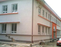 La Lipova elevii au inaugurat o scoala noua