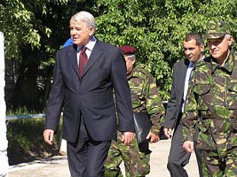 Ministrul Melescanu a vizitat unitatea militara din Cetatea Aradului