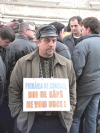 Muncitorii de la CET au pichetat Primaria