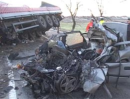Patru tineri si-au pierdut viata intr-un groaznic accident