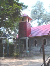 Pentru locuitorii insulei a fost construita si o biserica - Virtual Arad News (c)2007