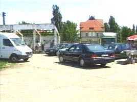 Piata auto - un loc in care aradenii isi petrec duminicile