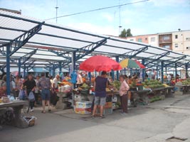 Piata Miorita ofera o bogata varietate de produse alimentare si agroindustriale - Virtual Arad News (c)2007