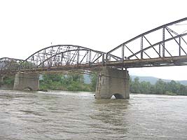 Podul de la Savarsin nu va fi terminat la termen