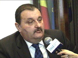 Prefectul Gavril Popescu a declarat ca va ataca hotararile consiliilor locale privind terenurile
