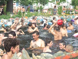 Strandul de la Sofronea a fost luat cu asalt de aradeni