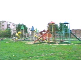 Tot mai multe terenuri de joaca apar in municipiu