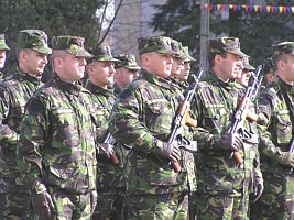Un nou esalon de militari aradeni pleaca spre Kosovo