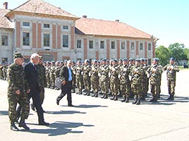 Vizita de lucru a ministrului Melescanu la cazarma din Cetate