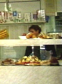 Alimentele tip fast food vor fi scoase din scoli